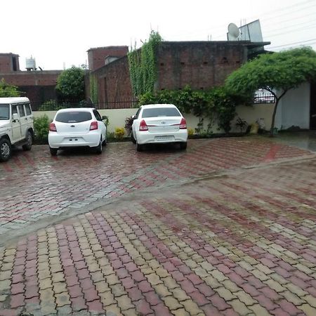 Hotel The Ideal Kushinagar Extérieur photo