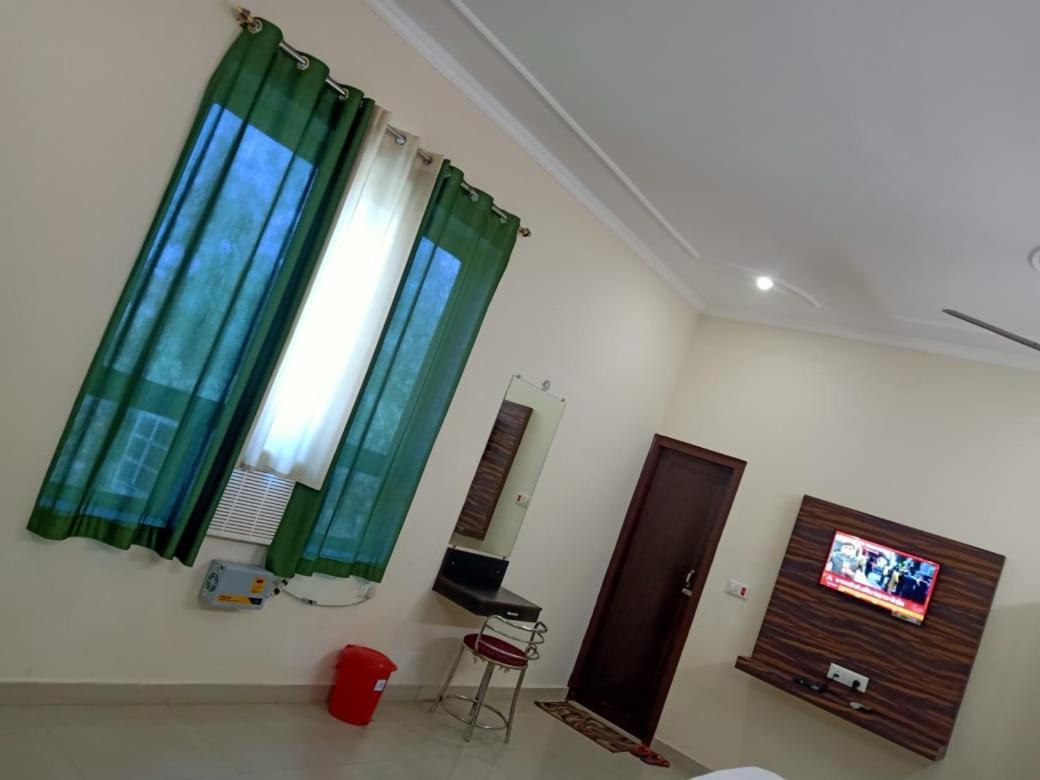 Hotel The Ideal Kushinagar Extérieur photo