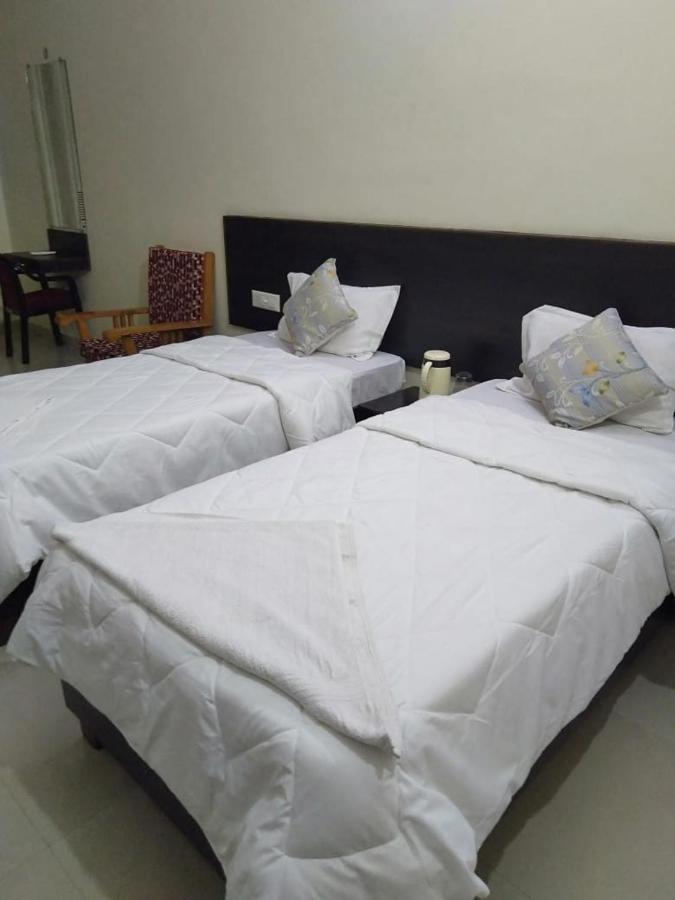 Hotel The Ideal Kushinagar Extérieur photo